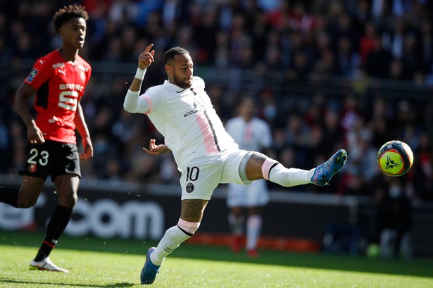 PIłkarz PSG Neymar (P) podczas meczu ze Stade Rennes