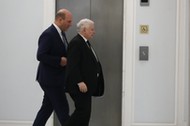 Prezes PiS Jarosław Kaczyński i minister ds. Unii Europejskiej Szymon Szynkowski vel Sęk