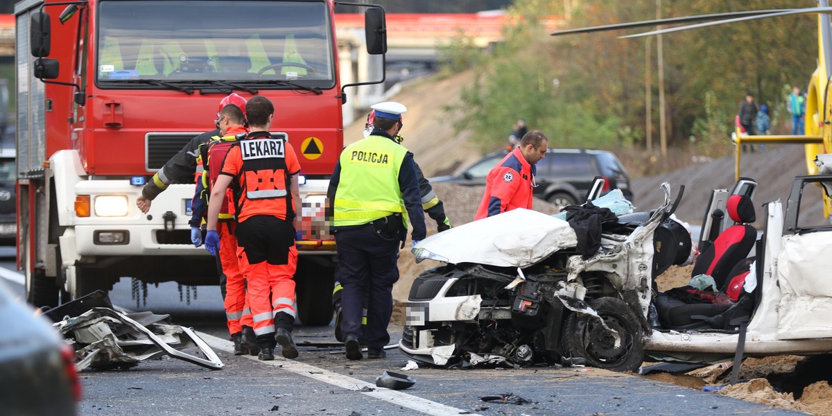 Tragedia na S3. Audi staranowało skodę. Jedna osoba nie żyje