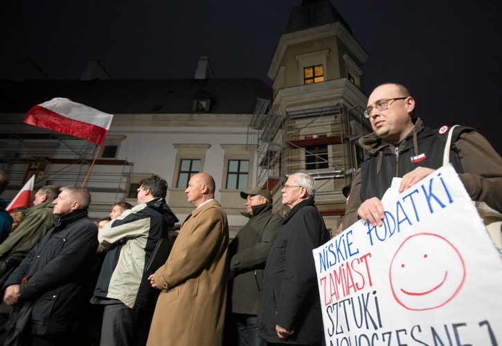 Manifestacja środowisk związanych z PiS i Radiem Maryja przeciwko filmowi 