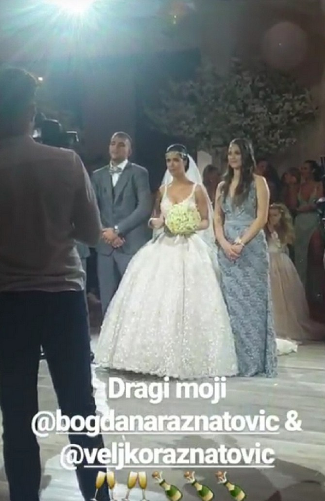 Bogdana u drugoj venčanici, Veljko u sivom odelu 
