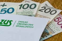 ZUS co miesiąc wypłaca ponad 6 mln emerytur. Tyle wynosi przeciętny przelew