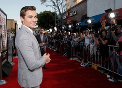 Dave Franco, przystojny brat Jamesa Franco robi karierę w Hollywood [ZDJĘCIA]