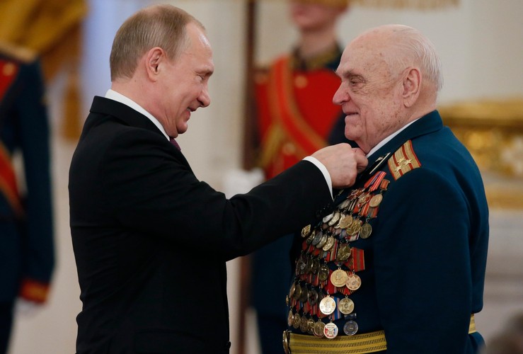 Władimir Putin i weteran wojenny