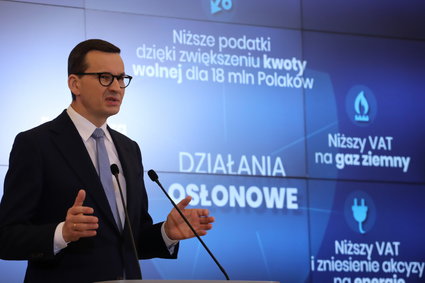 Morawiecki: wysyłamy kolejny wniosek do KE o zmniejszenie VAT na paliwa