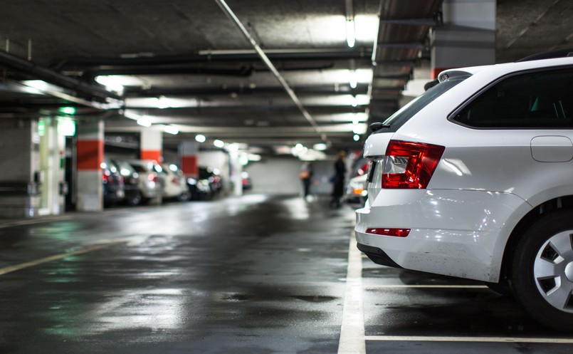 Tabela przedstawiająca stawki podatku od garażu w 2026 roku