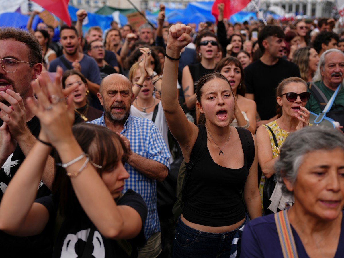 ŠPANIJA NA IVICI Parlament ignoriše vapaje naroda, protesti u 50 gradova, preti se OPŠTIM ŠTRAJKOM: Sančez razmatra prevremene izbore