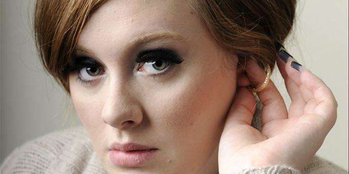 Adele lubi piwo i papierosy