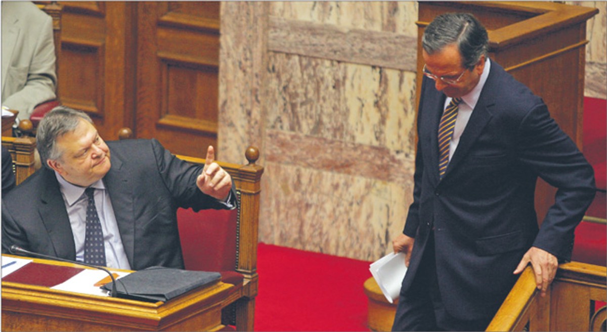 Grecki minister finansów Evangelos Venizelos i lider opozycyjnej Nowej Demokracji Antonis Samaras Fot. PAP/EPA