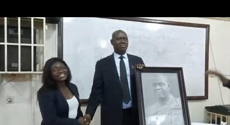Justice Anin Yeboah receives pencil drawing from Artwork by Pimpin