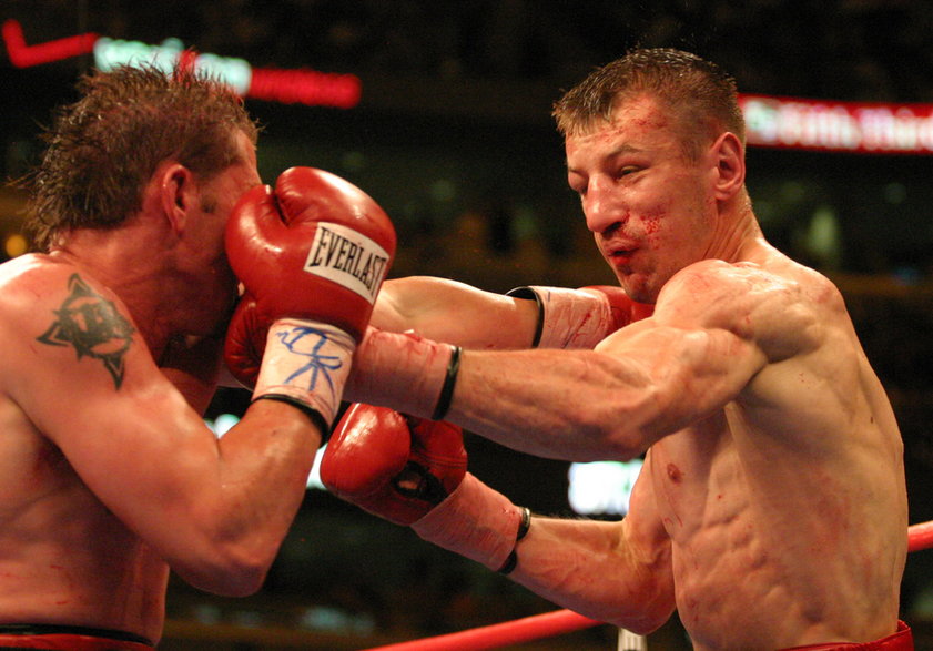 Tomasz Adamek i Paul Briggs podczas pierwszej walki (21 maja 2005 r.)