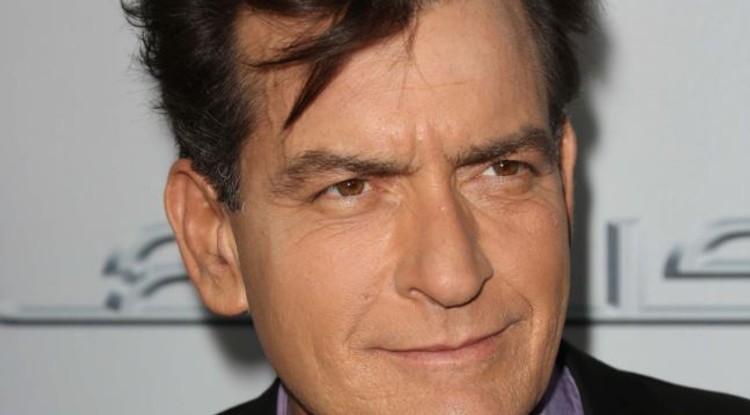 Charlie Sheen-t egy 13 éves fiú megerőszakolásával vádolják