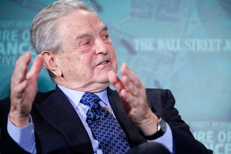 Miliarder George Soros, zalożyciel i prezes Soros Fund Management LLC, przemawia w trakcie konferencji Wall Street Journal Global Finance w Horsham.