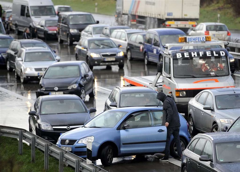 Makabryczny wypadek w Niemczech. Zderzyło się 50 aut!