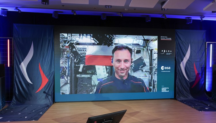 Polski astronauta wraca na Ziemię. ISS i Dragon widoczne dziś nad Polską
