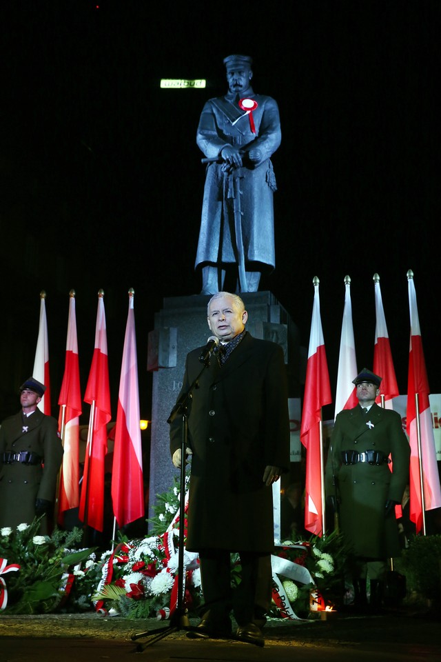 Marsz PiS przeszedł ulicami Warszawy. "Nie ma przyszłości Polski bez godności i prawdy"