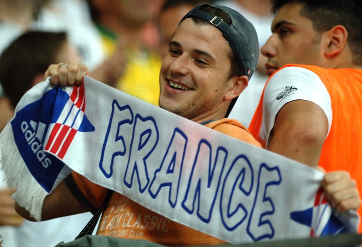 Francja – dwukrotny mistrz Europy (1984 i 2000) ostatnio znajduje się w pewnym osłabieniu. Siła reprezentacji trójkolorowych została oceniona jako 16. na świecie i 11. na Starym Kontynencie. Z kolei w tabeli wszechczasów ME Francja znajduje się na 4. miejscu. Pod względem wielkości PKB per capita Francja znajduje się na 7. miejscu wśród turniejowych państw i na 23. miejscu na świecie. Na jednego Francuza w Francja – dwukrotny mistrz Europy (1984 i 2000) ostatnio znajduje się w pewnym osłabieniu. Siła reprezentacji trójkolorowych została oceniona jako 16. na świecie i 11. na Starym Kontynencie. Z kolei w tabeli wszechczasów ME Francja znajduje się na 4. miejscu. Pod względem wielkości PKB per capita Francja znajduje się na 7. miejscu wśród turniejowych państw i na 23. miejscu na świecie. Na jednego Francuza w 2011 r. przypadło 35 156 USD.