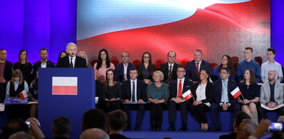 Kaczyński tym gestem pokazał, kogo popiera, Dudę czy Ziobrę