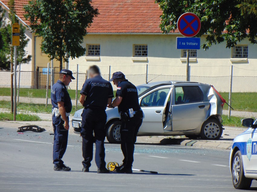 Policija utvrđuje uzrok saobraćajne nesreće u Nišu