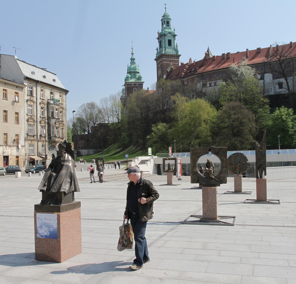 KRAKÓW PLENEROWA WYSTAWA RZEŹB PAPIEŻA