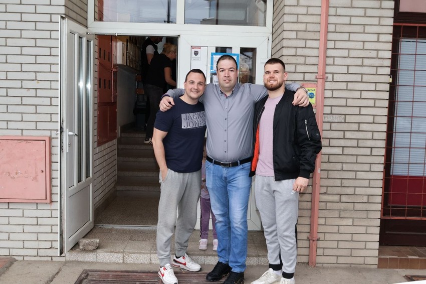 Peto komšijsko okupljanje u gradu Nišu u višespratnici 