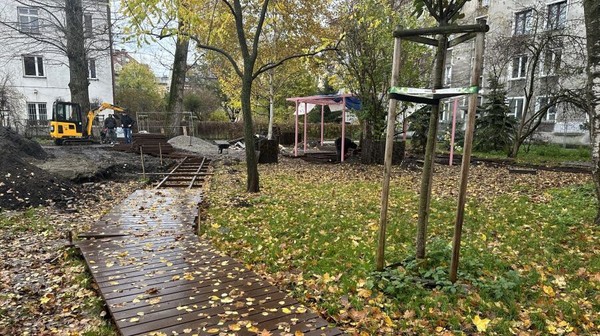 Koncepcja parków kieszonkowych, które od wielu lat powstają w Krakowie, zakłada, że każdy mieszkaniec będzie mógł blisko swojego domu cieszyć się zielenią i odpocząć od zgiełku miasta w otoczeniu roślin.