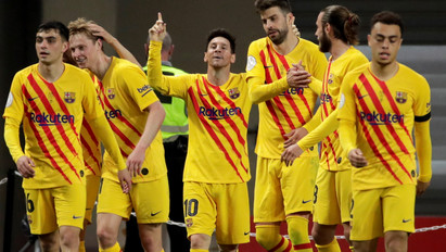 A Barcelona kiütéssel nyerte a Spanyol Kupát, a Chelsea a Manchester Cityt legyőzve angol kupadöntős