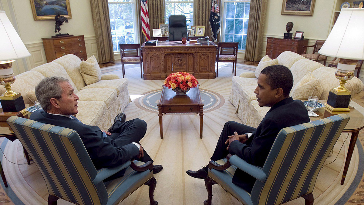 Kilka godzin po pierwszym spotkaniu George W. Bush - Barack Obama, do mediów trafiają pierwsze przecieki z rozmowy prezydenta z prezydentem-elektem. Z tego powodu Bush wpadł w gniew - podaje serwis drudgereport.com.