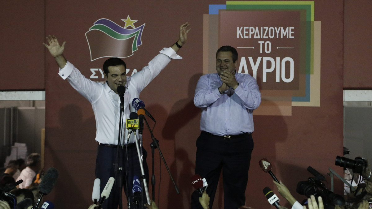 Po wygranej we wczorajszych wyborach parlamentarnych Grecją ponownie ma rządzić lewicowa Syriza sprzymierzona z prawicową partią Niezależnych Greków. Unijni partnerzy oczekują od koalicji realizacji reform, do których się sama zobowiązała przed wyborami.