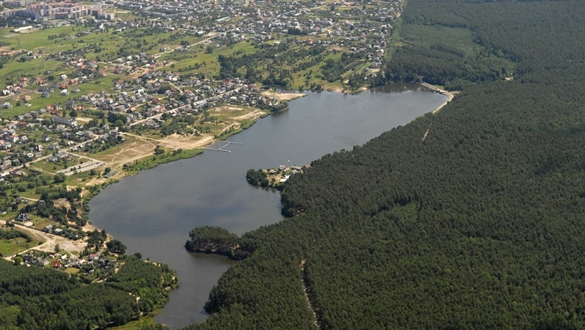 Kwota ok. 23 mln zł z funduszy UE zostanie przeznaczona na rewitalizację Starachowic. W jej ramach planowane jest zagospodarowanie otoczenia miejskich zalewów i parku, remont centrum kultury czy inwestycje na osiedlu Wzgórze.