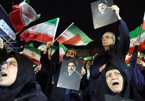 Amerika u predloženom mirovnom planu traži od Irana da se odustane od nuklearnog programa, da ograniči domet balističkih raketa, da otvori Ormuski moreuz - Teheran hladno odbio | Foto: ABEDIN TAHERKENAREH/EPA/Shutterstock