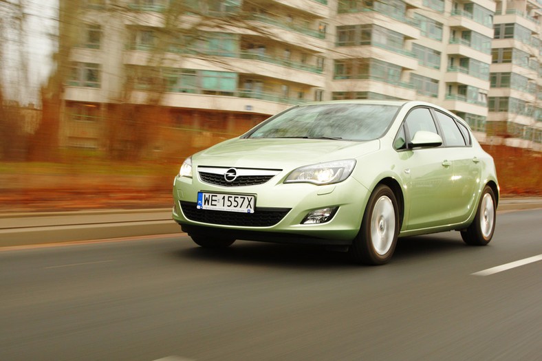 Czy kompaktowy diesel może się opłacać?  Opel Astra 1.6 kontra 1.7 CDTI