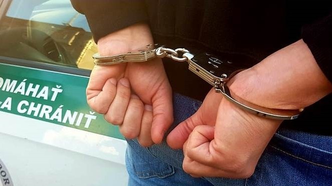 Vyšetrovateľ obvinil 38-ročného muža z okresu Galanta z vraždy manželky. (ilustračné foto)