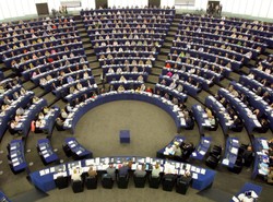 PO chce połowy polskich miejsc w Brukseli