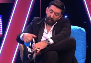 Ognjen Amidžić lakira nokte