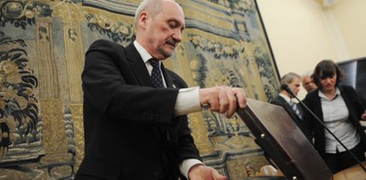 Macierewicz zbierał haki na Komorowskiego?