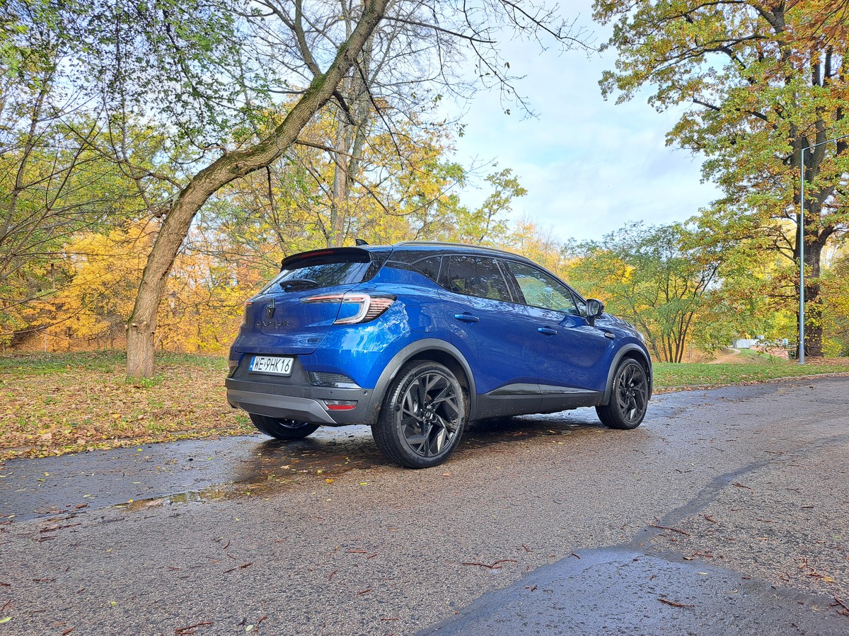 Renault Captur zaskakuje przestrzenią. Hybryda oszczędza paliwo w mieście i trasie