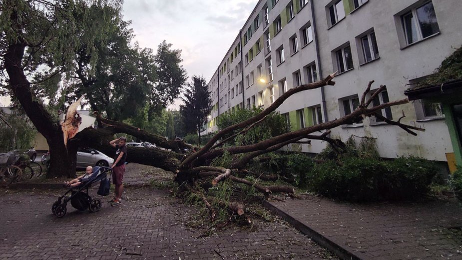 Nawałnica spustoszyła Osiedle Podwawelskie