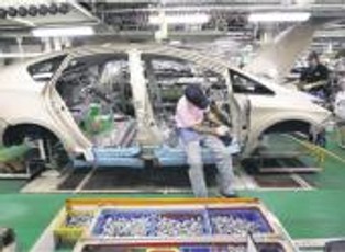 Mocny jen uderza w Toyotę. Koncern przenosi produkcję z Japonii za granicę