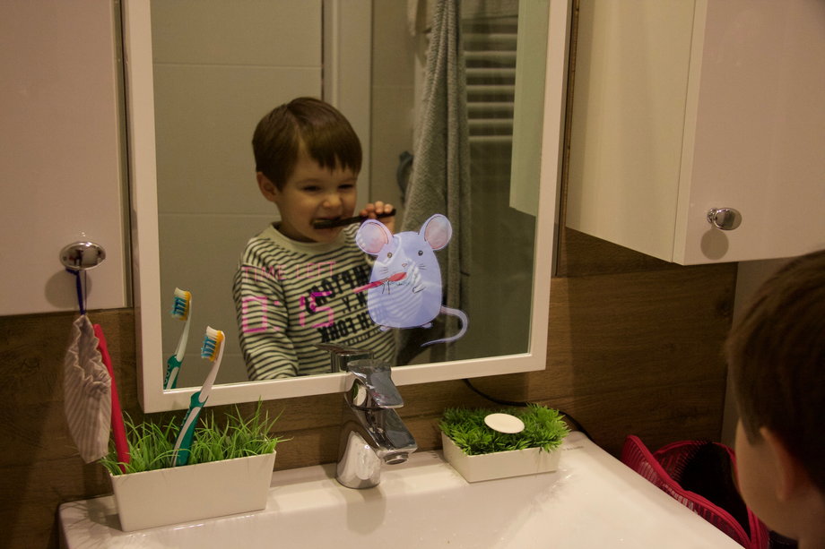 Lustro, które pokaże dziecku, jak myć zęby i przypilnuje czasu szczotkowania?