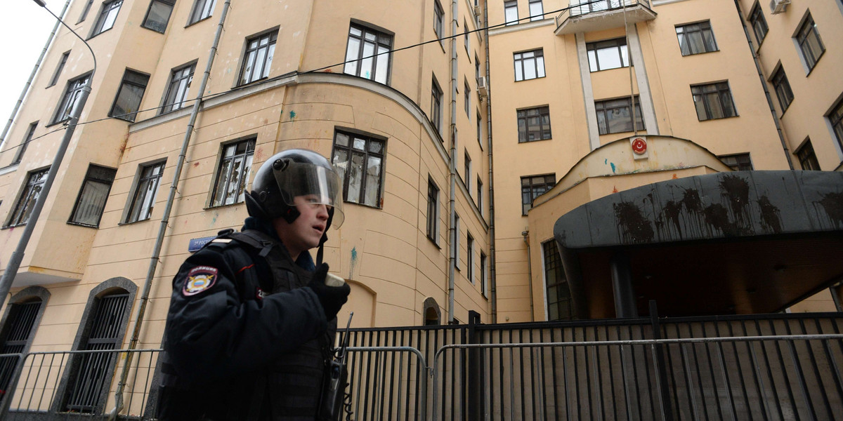 Ambasada Turcji w Moskwie obrzucona kamieniami