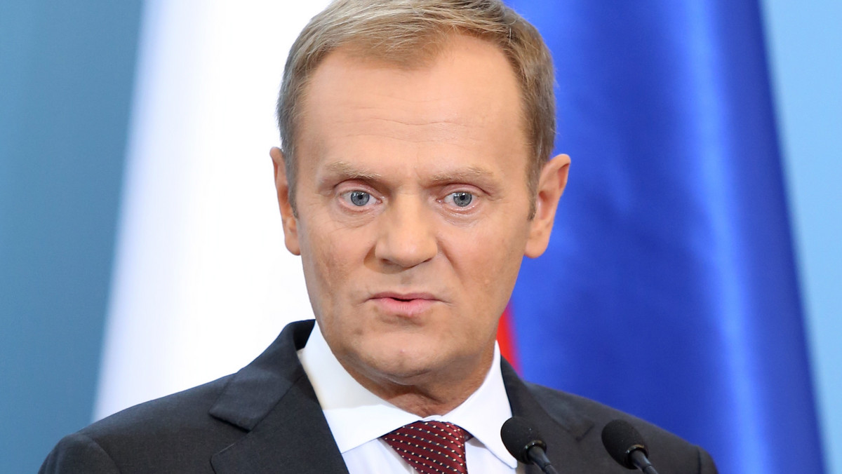 W niemieckiej prasie pojawiły się dzisiaj rewelacje, że Donald Tusk jest faworytem chadecji na szefa Komisji Europejskiej. "Der Spiegel" napisał także, że przemowa Angeli Merkel, gdy Tusk odbierał w Berlinie nagrodę im. Walthera-Rathenaua, była "ofertą pracy dla jej polskiego kolegi". Również dzisiaj w internecie został opublikowany raport zespołu Antoniego Macierewicza nt. katastrofy smoleńskiej. W dokumencie podkreślono, że "najbardziej prawdopodobną przyczyną tragedii były eksplozje, które zniszczyły samolot w powietrzu". Także dziś dotarła do nas smutna wiadomość o odnalezieniu ciała zaginionej w Gruzji Polki. Co jeszcze ważnego wydarzyło się dzisiaj?