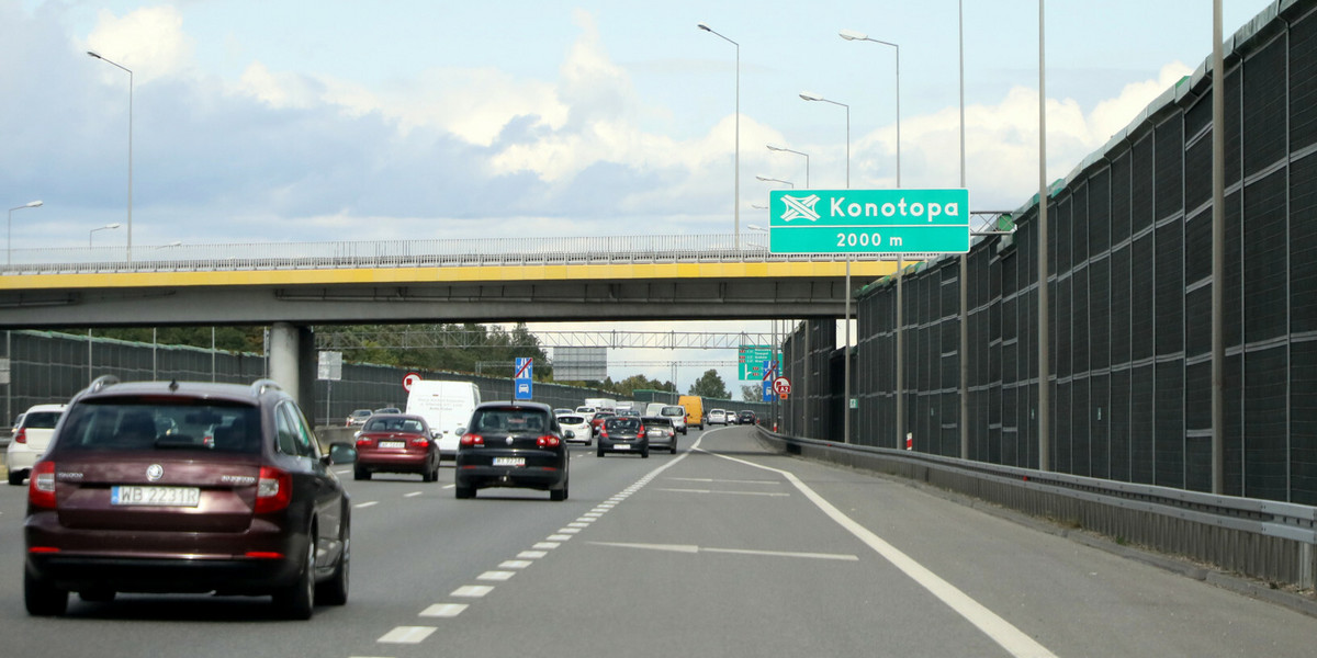 Na warszawskim odcinku trasy S8 pomiędzy węzłami Konotopa i Głębocka przejeżdża do 200 tys. pojazdów na dobę
