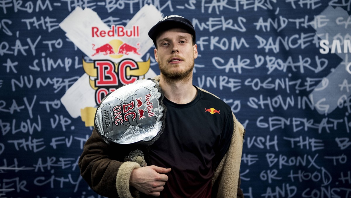 4 listopada w Amsterdamie odbył się Światowy Finał Red Bull BC One – najbardziej prestiżowe na świecie zawody breakingowe w rywalizacji 1 na 1. Wygrał je reprezentant gospodarzy Menno, który w ostatniej, niezwykle emocjonującej bitwie finału pokonał b-boya Winga z Korei Południowej.