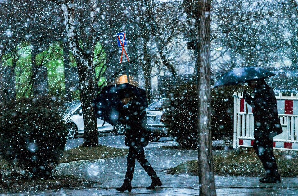 epa06447222 - GERMANY WEATHER SNOW (Stormy weather in Eastern germany)