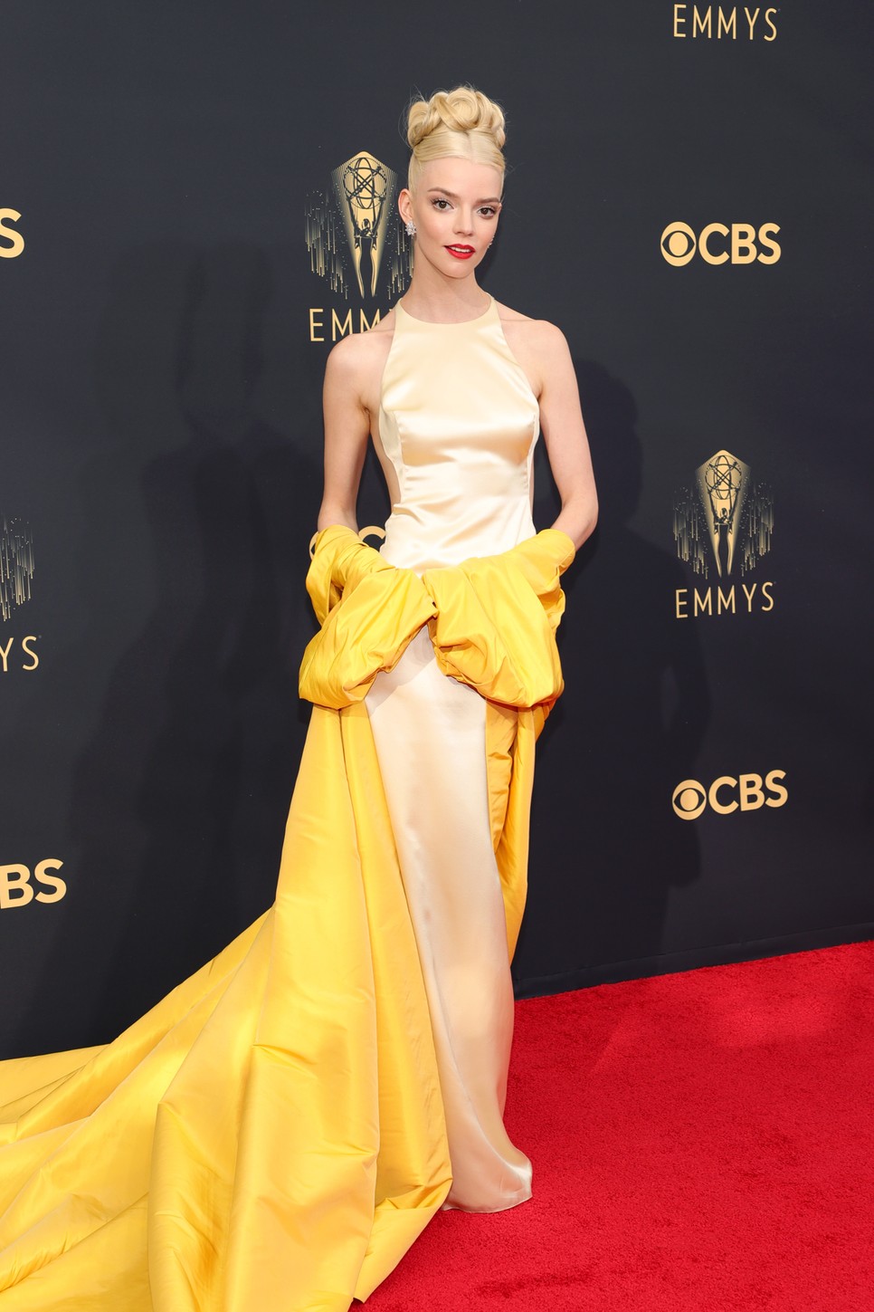 Anya Taylor-Joy Disney hercegnőként vonult be a 2021-es Emmy gálára