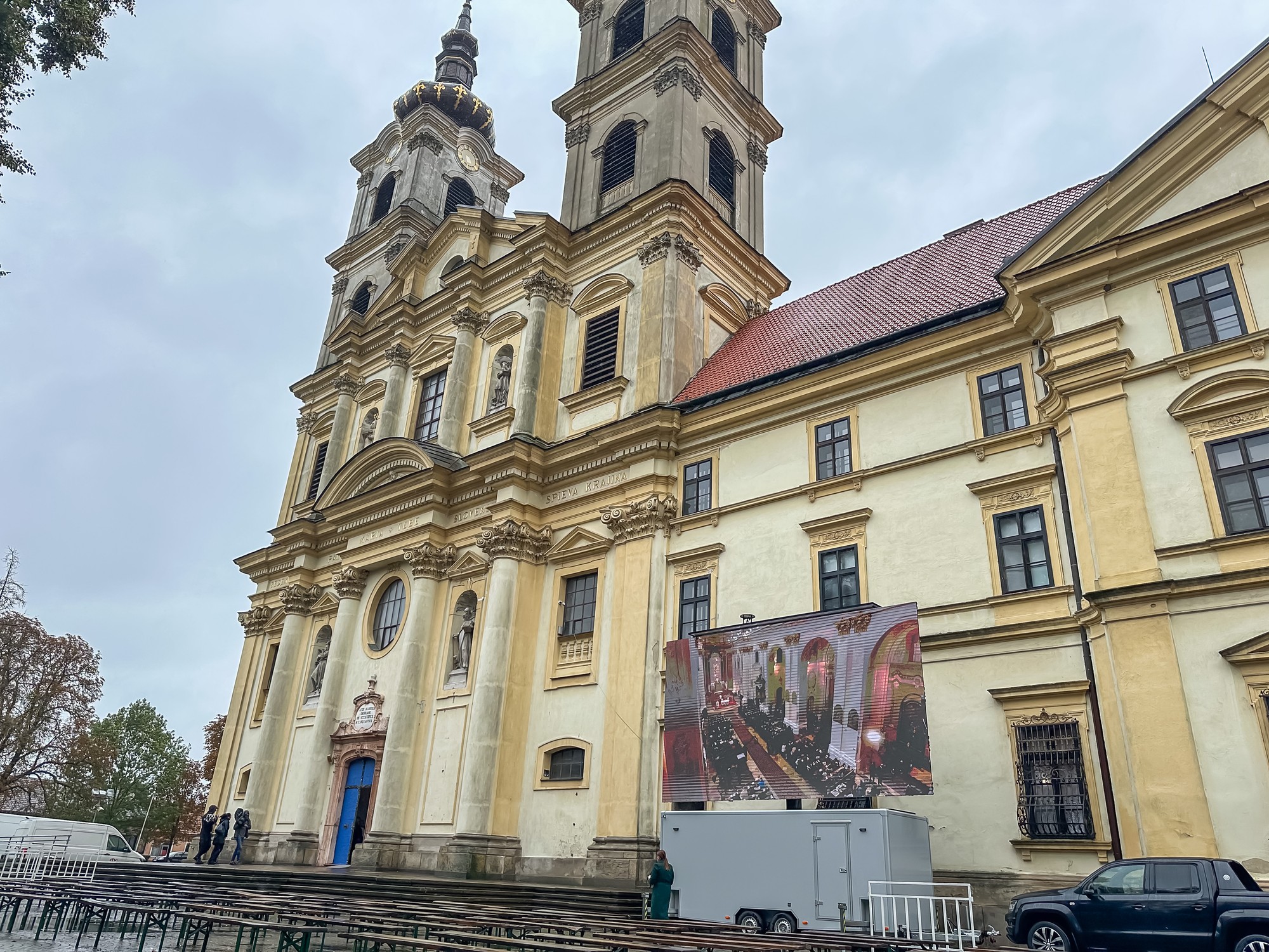 Bazilika Sedembolestnej Panny Márie, v ktorej sa koná slávnostná svätá omša v rámci národnej púti pri príležitosti sviatku Sedembolestnej Panny Márie, patrónky Slovenska v Šaštíne-Strážach (okres Senica).