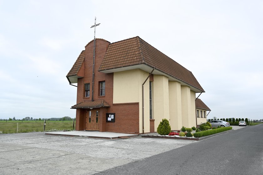 Ksiądz i parafianie zgorszeni: W naszej szafie ukrył się intruz!