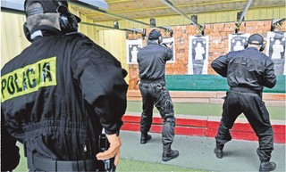 Terapia szokowa wyleczy policjantów - mniejsze pensje na chorobowym