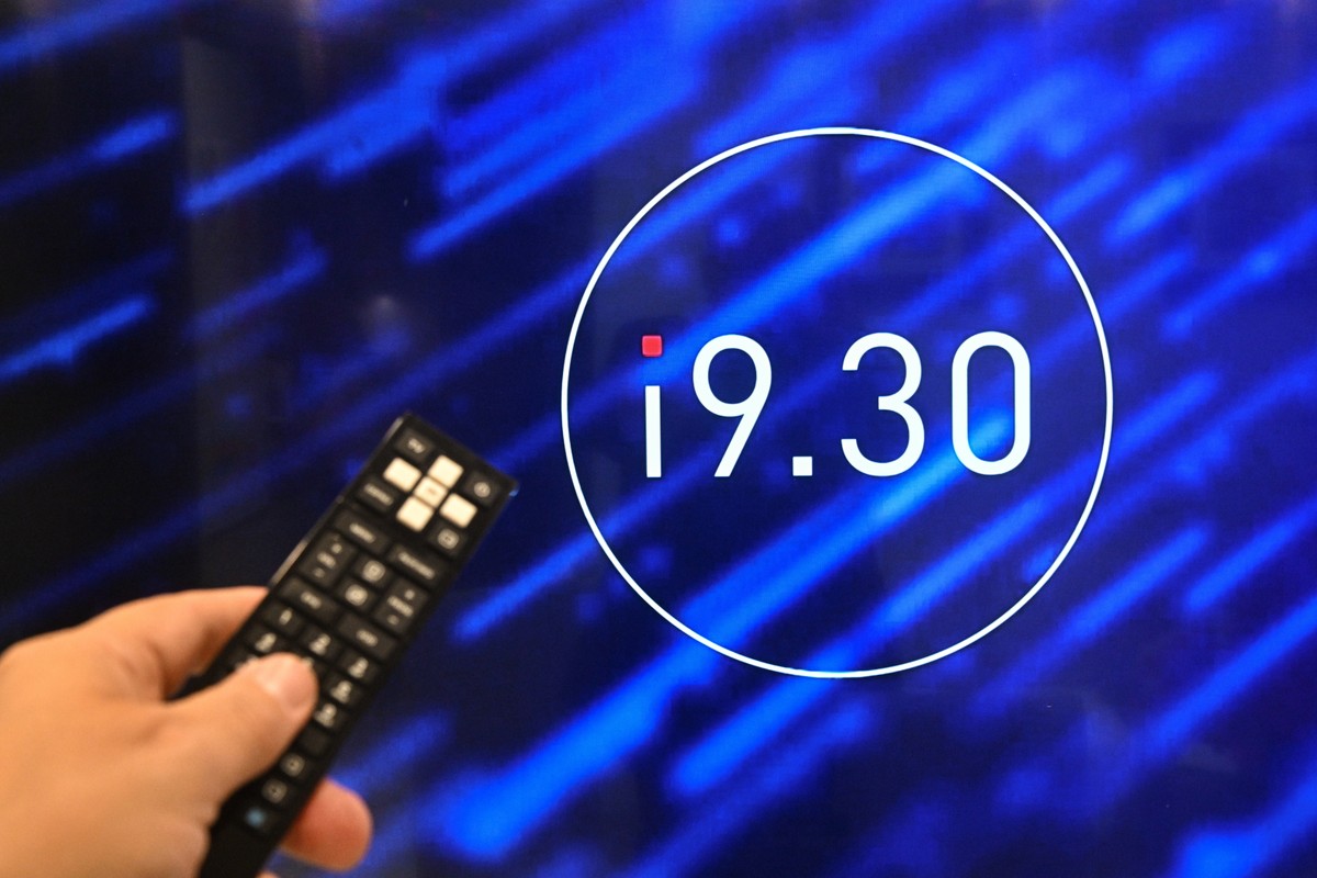 Pierwsze wydanie programu informacyjnego TVP "19:30"